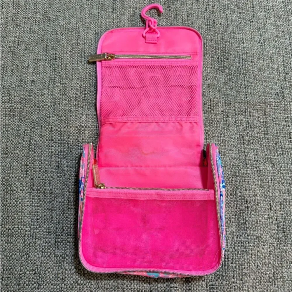 Lilly Pulitzer Hanging Travel Case Splendor In The Sand Pink Seashell Print